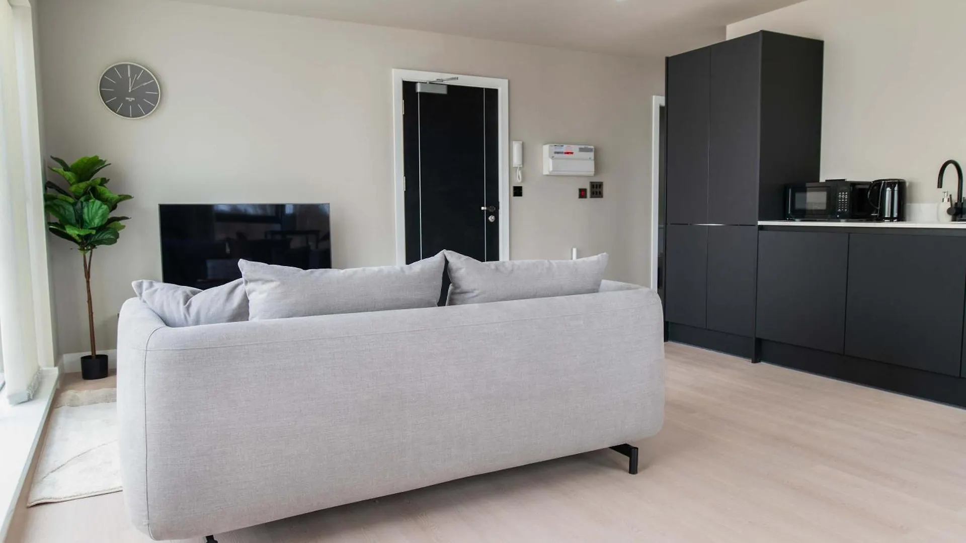 Smart 1 Bed Apartment In Birmingham W Roof Terrace 0*,  United Kingdom
