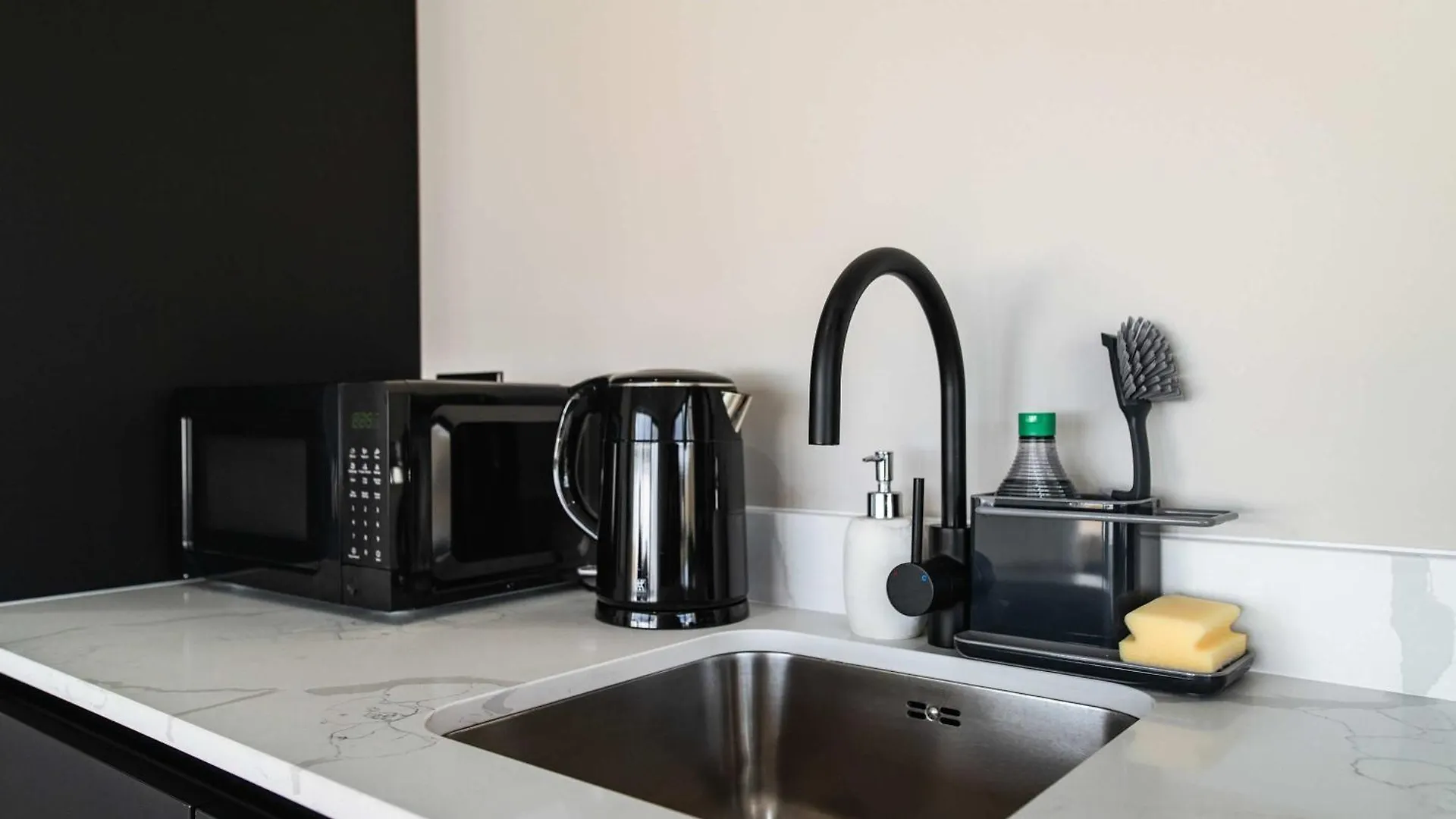 Smart 1 Bed Apartment In Birmingham W Roof Terrace