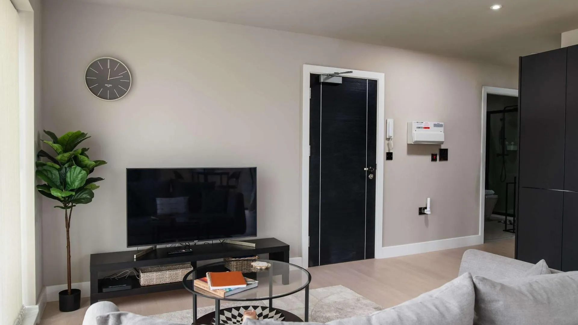 Smart 1 Bed Apartment In Birmingham W Roof Terrace United Kingdom