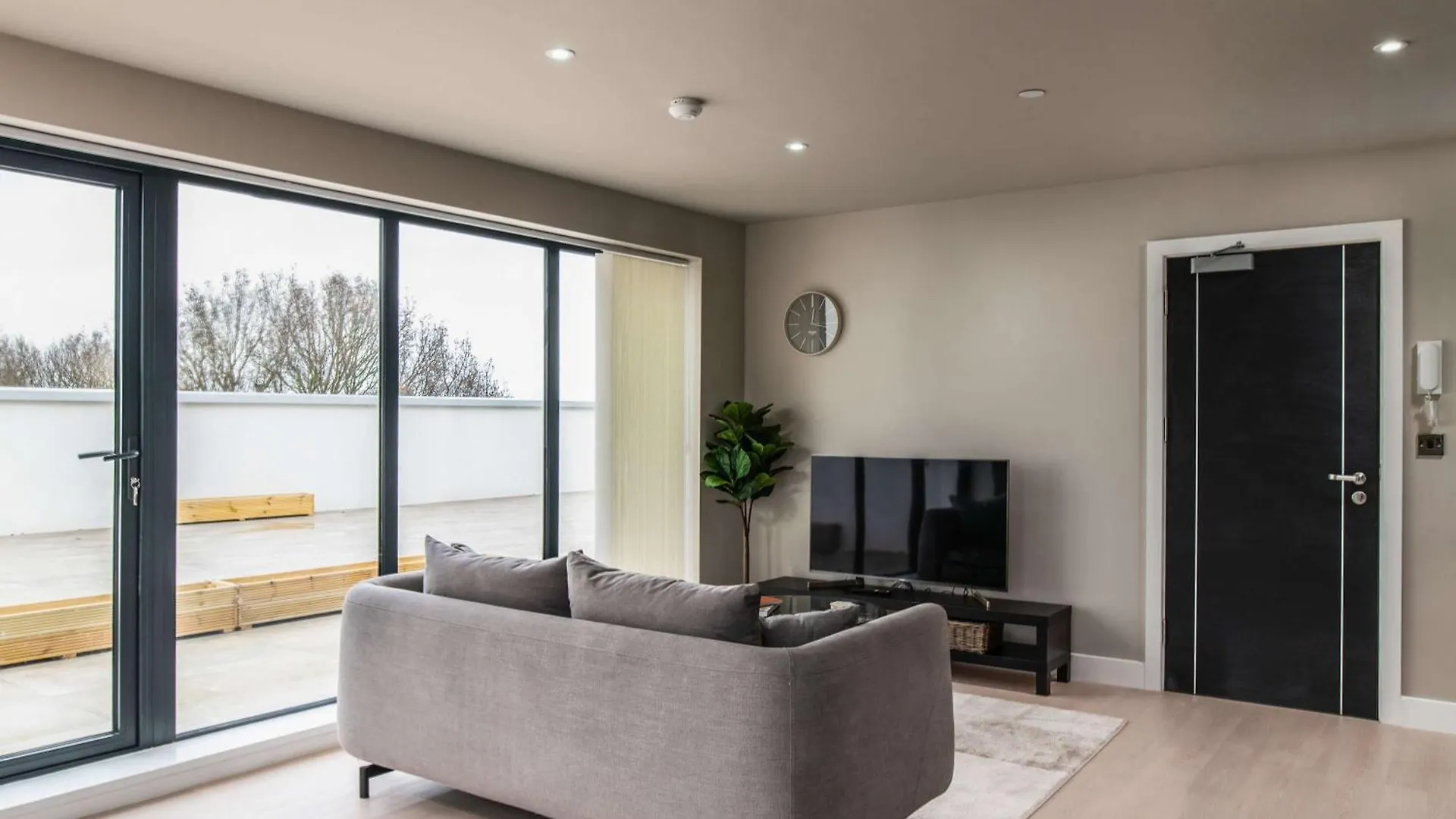 Smart 1 Bed Apartment In Birmingham W Roof Terrace United Kingdom