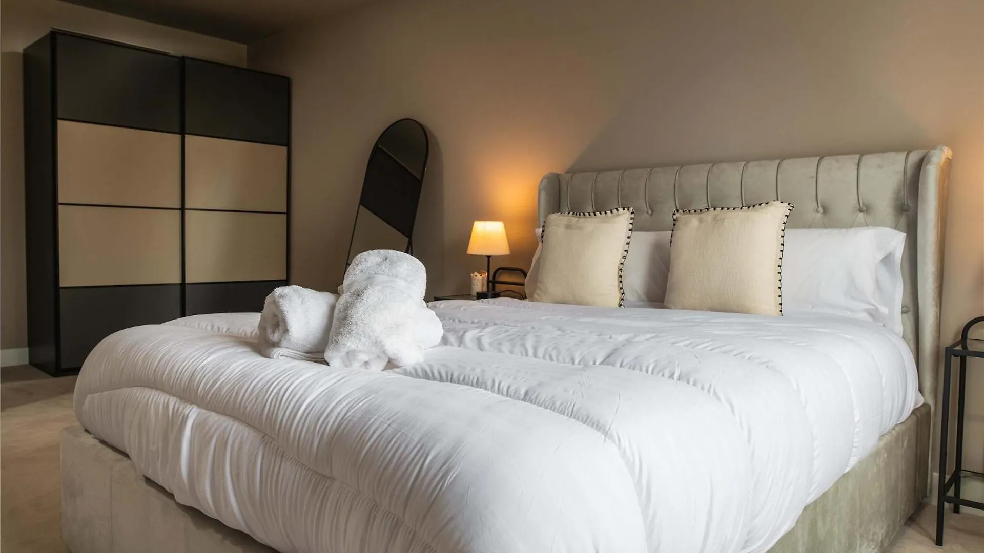 Smart 1 Bed Apartment In Birmingham W Roof Terrace United Kingdom