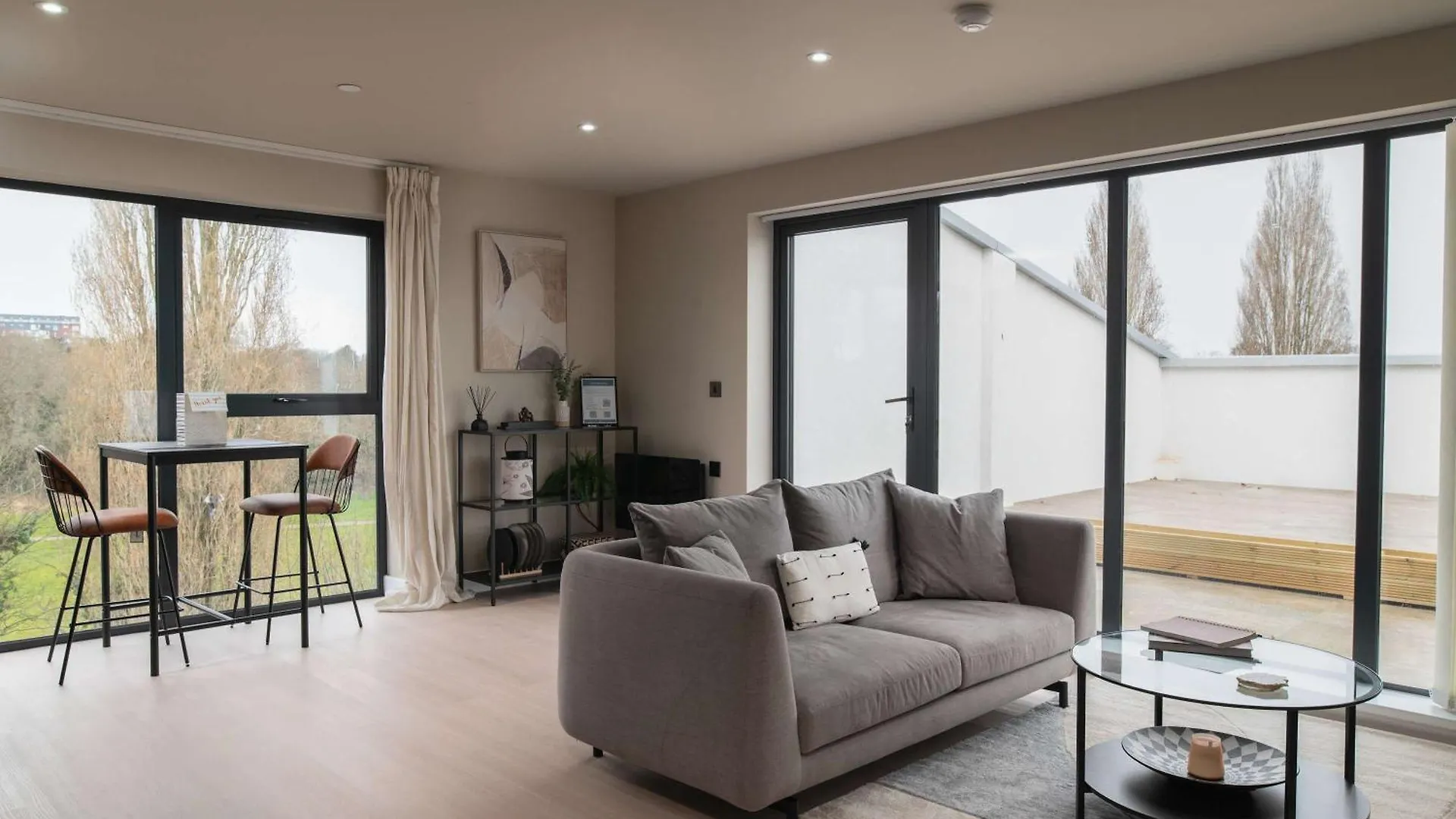 Smart 1 Bed Apartment In Birmingham W Roof Terrace
