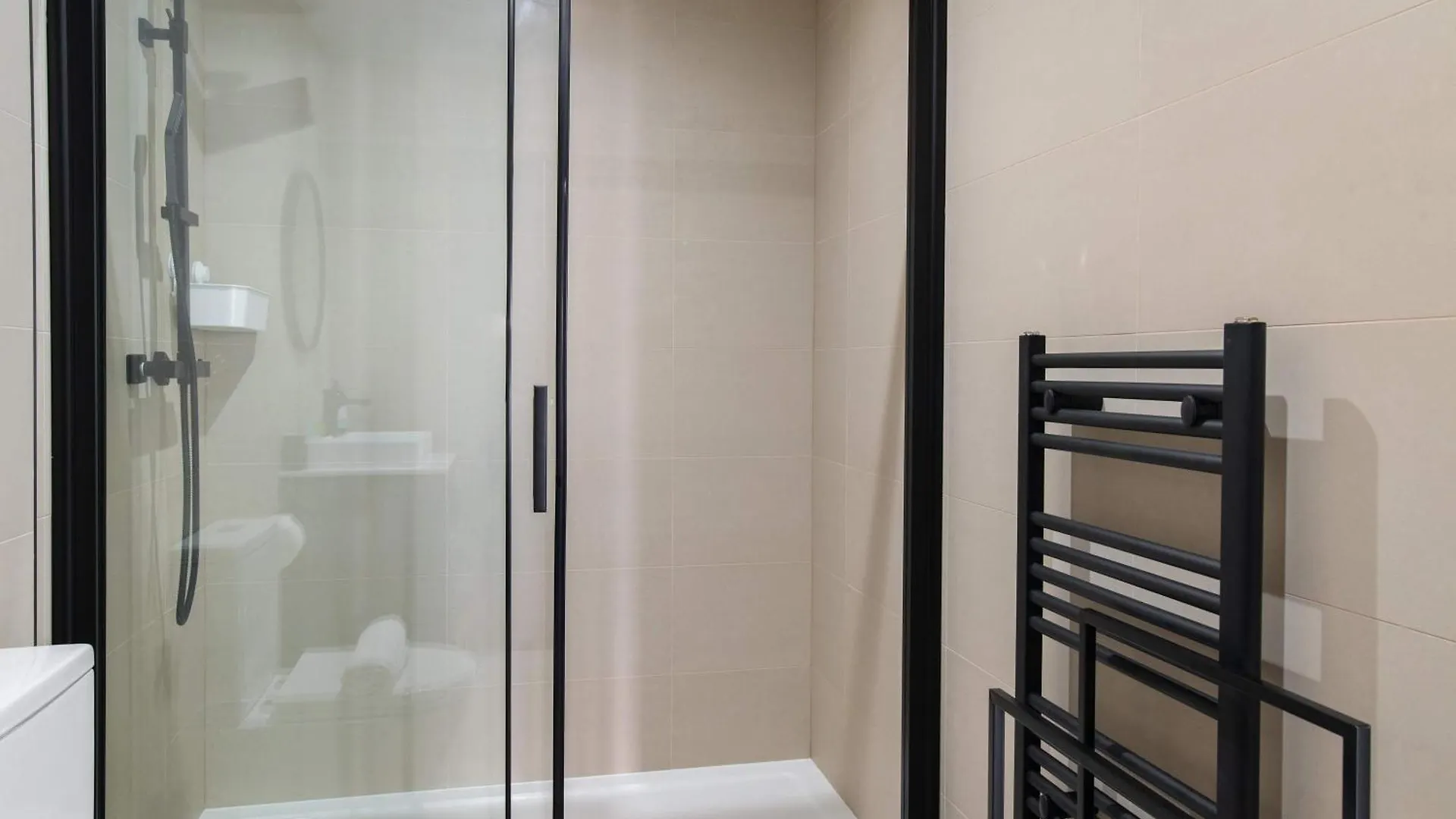 Smart 1 Bed Apartment In Birmingham W Roof Terrace United Kingdom
