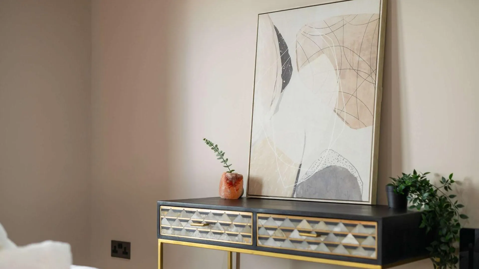 Smart 1 Bed Apartment In Birmingham W Roof Terrace United Kingdom