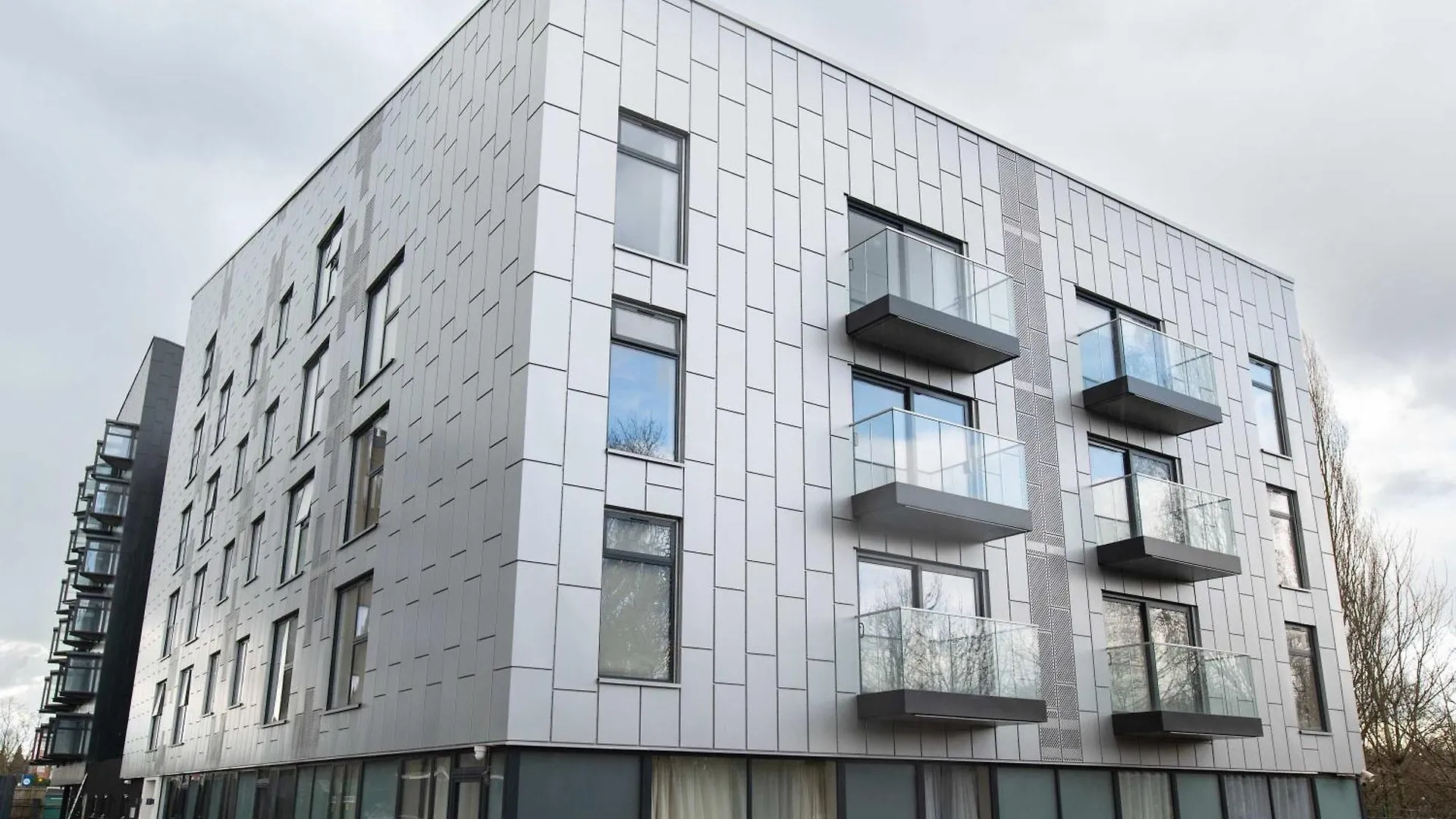 Smart 1 Bed Apartment In Birmingham W Roof Terrace 0*,  United Kingdom